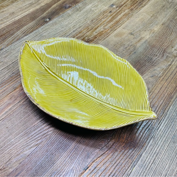 Crate&Barrel Other - ⬇️ Crate & Barrel Ceramic Green Leaf Decorative Bowl Centerpiece